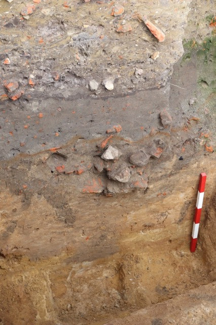 Pfostenloch im Südabschnitt der Grabung.