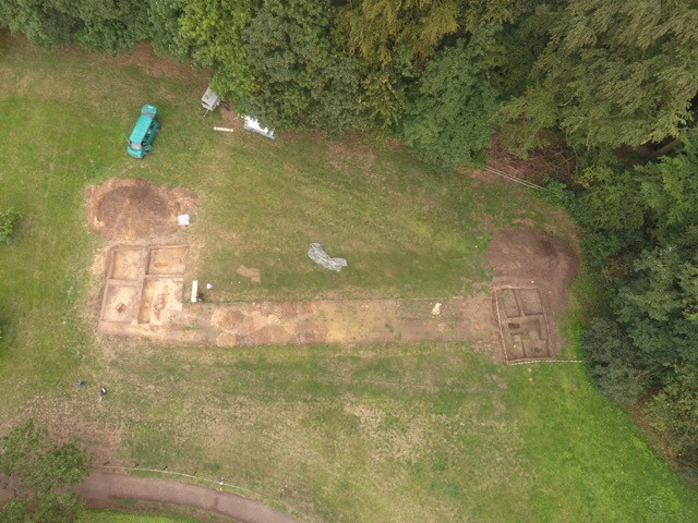 Drohnenaufnahme der Grabungsfläche 2019. (Foto: T. Stoletzki, NLD)