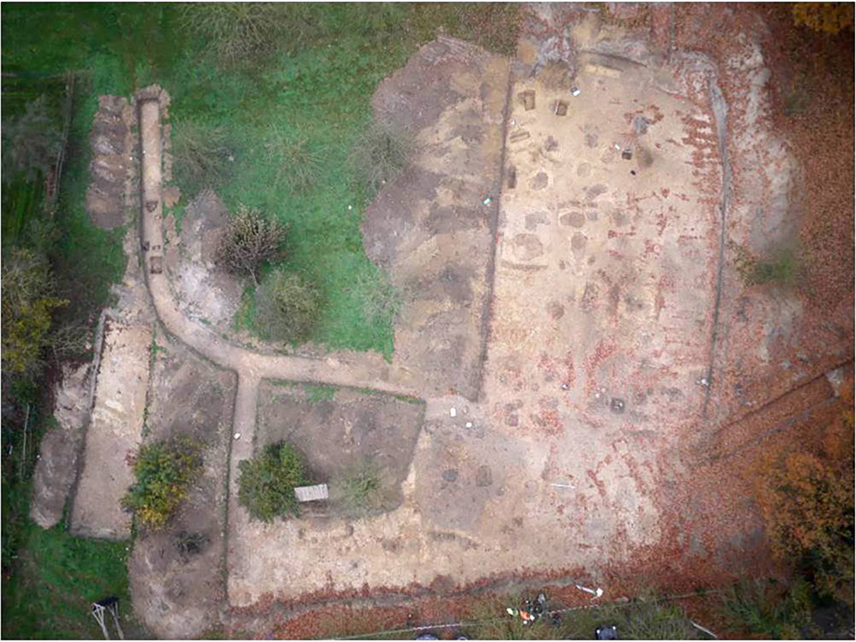 Blick auf die Ausgrabungsfläche im November 2011 aus der Nähe.