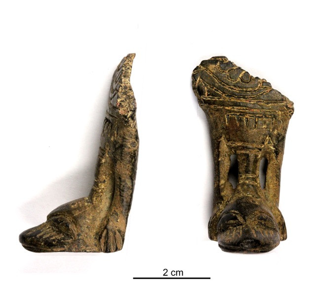 Abb.: Fußfragment eines Messingleuchters